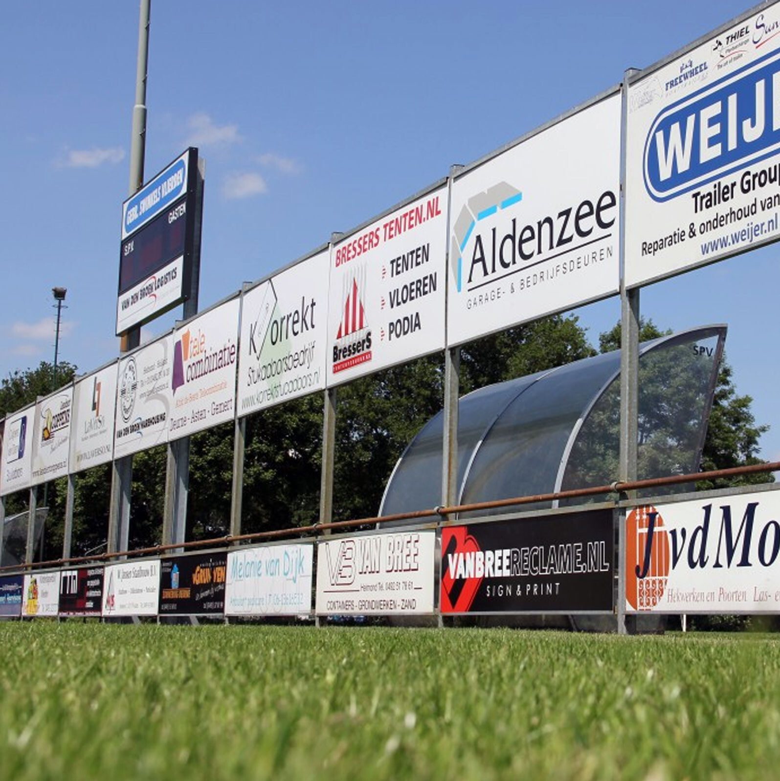 reclamebord-van-bree-reclame-voetbalveld-spv-vlierden2